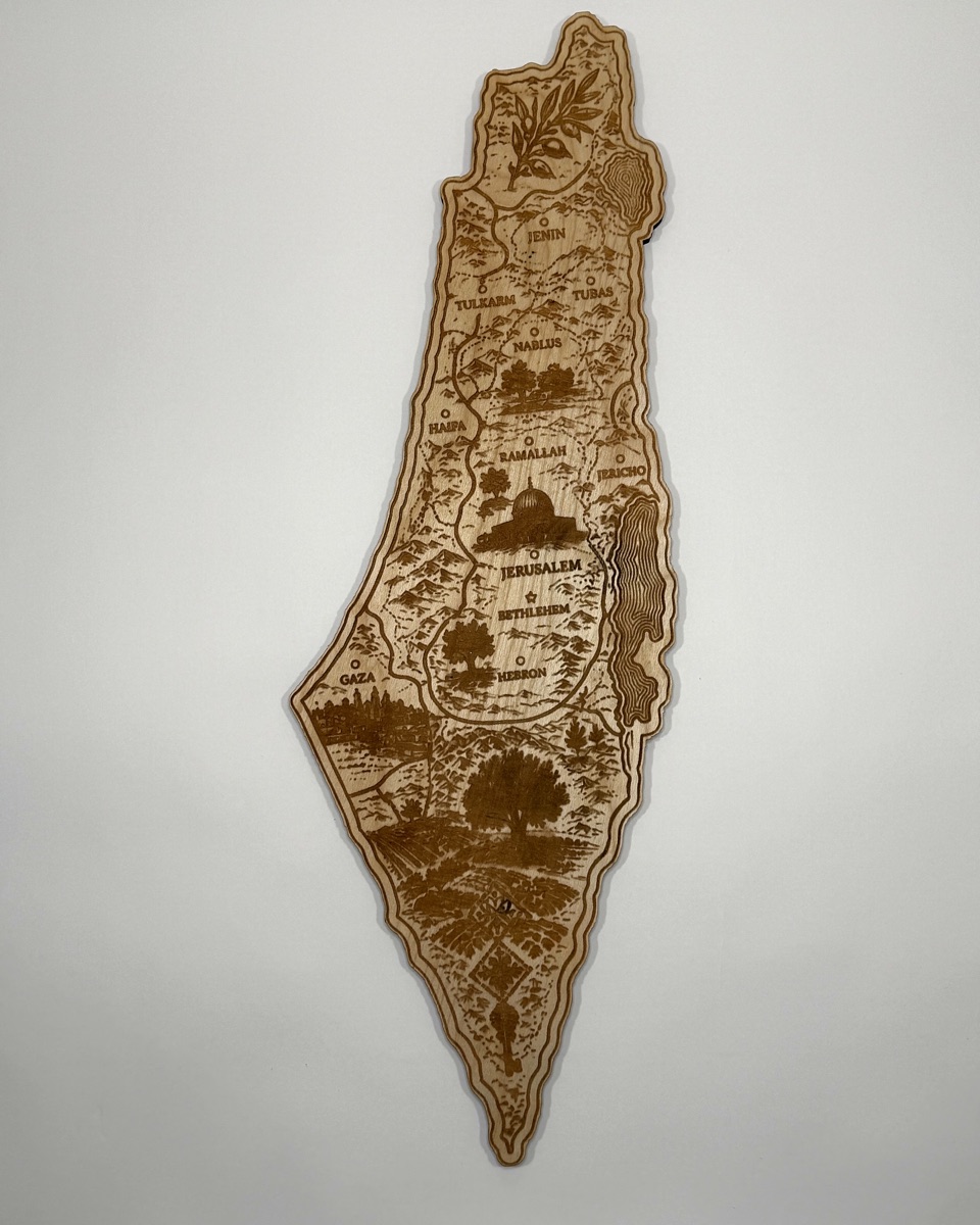 Front view of the detailed illustrated Palestine map in birch.